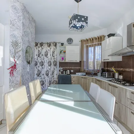 Spacious Penthouse With Hot Tub & Amazing Views By 360 Estates Lejlighed Marsaxlokk