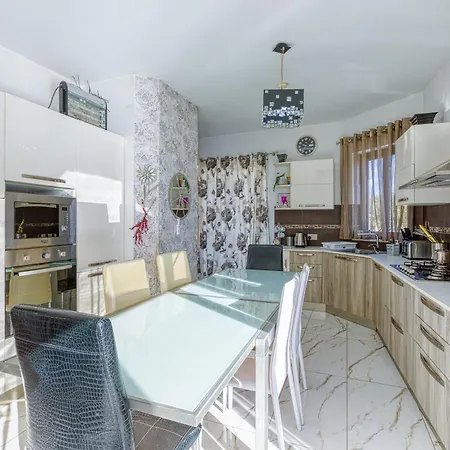 Spacious Penthouse With Hot Tub & Amazing Views By 360 Estates Apartmán *