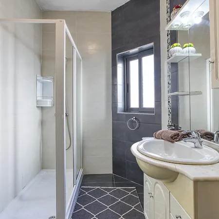 Spacious Penthouse With Hot Tub & Amazing Views By 360 Estates *