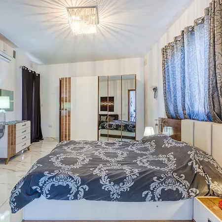 Apartmán Spacious Penthouse With Hot Tub & Amazing Views By 360 Estates