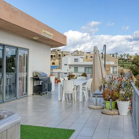 Spacious Penthouse With Hot Tub & Amazing Views By 360 Estates *