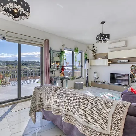 Spacious Penthouse With Hot Tub & Amazing Views By 360 Estates Marsaxlokk
