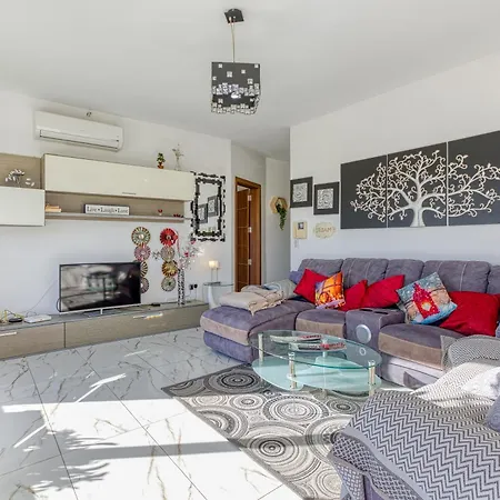 Spacious Penthouse With Hot Tub & Amazing Views By 360 Estates