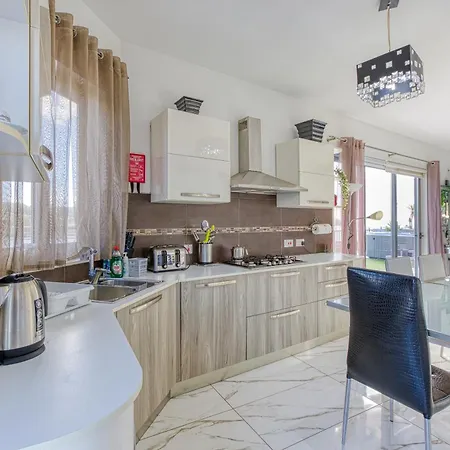 Spacious Penthouse With Hot Tub & Amazing Views By 360 Estates Marsaxlokk