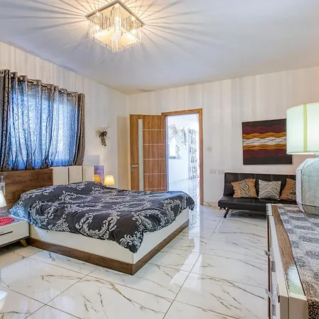 Spacious Penthouse With Hot Tub & Amazing Views By 360 Estates *