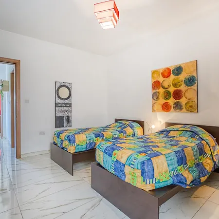 Spacious Penthouse With Hot Tub & Amazing Views By 360 Estates *