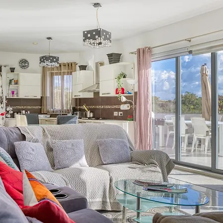 Spacious Penthouse With Hot Tub & Amazing Views By 360 Estates * Marsaxlokk