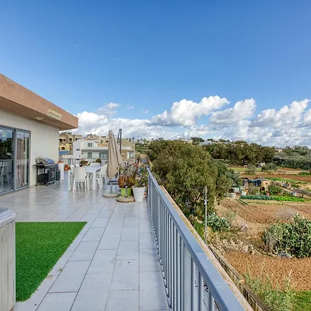 Spacious Penthouse With Hot Tub & Amazing Views By 360 Estates * Marsaxlokk