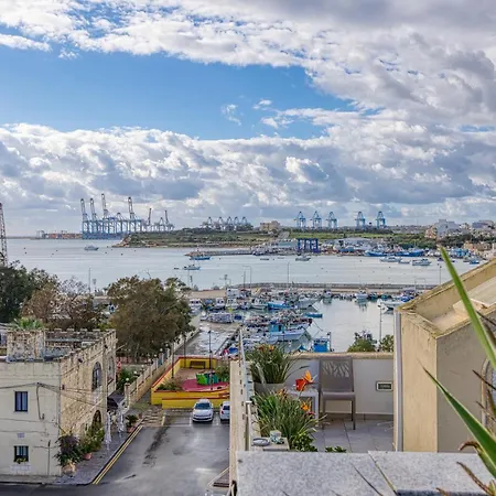 Spacious Penthouse With Hot Tub & Amazing Views By 360 Estates * Marsaxlokk
